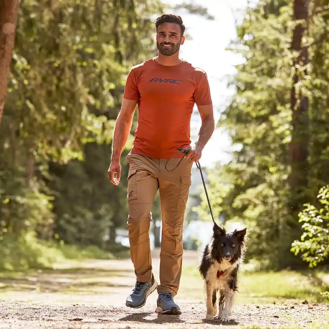 Mission Logo Slim Fit T-shirt för män, rostbrun