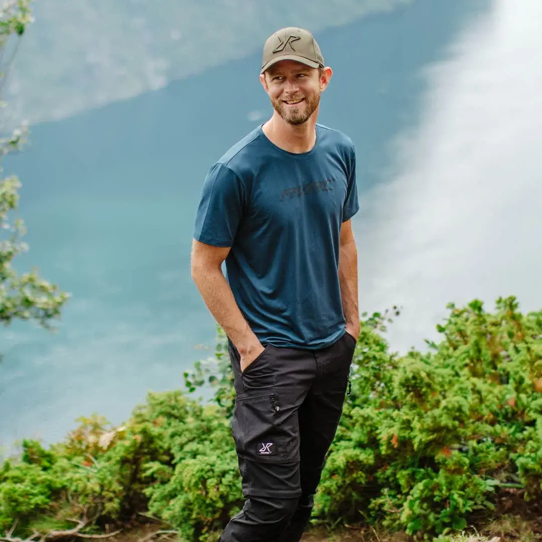 Mission Logo T-shirt för män Moonlit Ocean