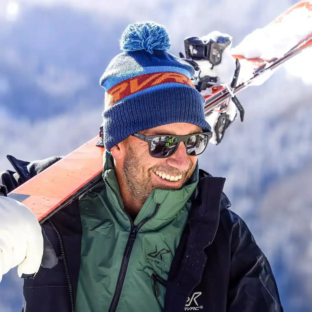 Vintermössa med logotyp  Marinblå