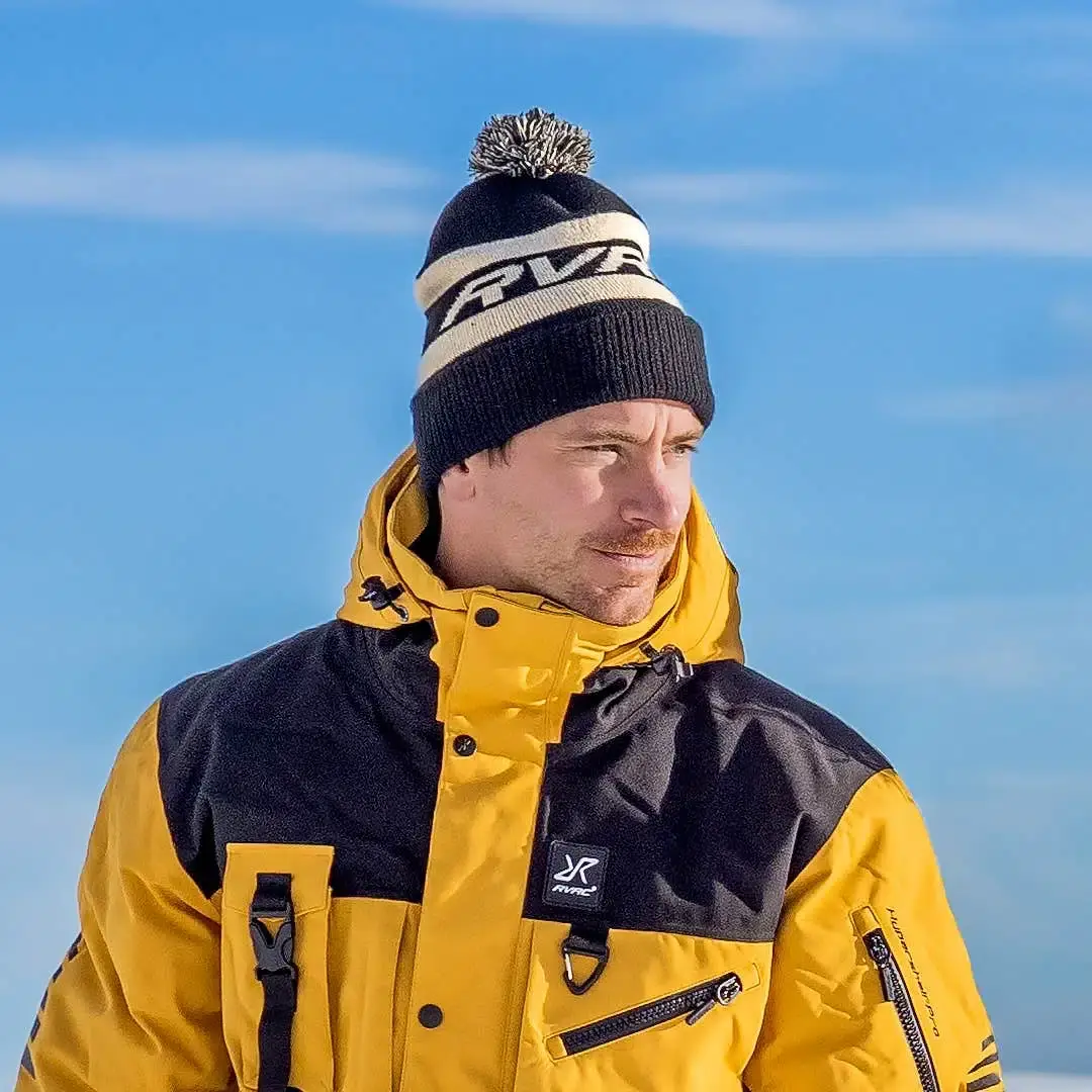 Vintermössa med logotyp  Svart